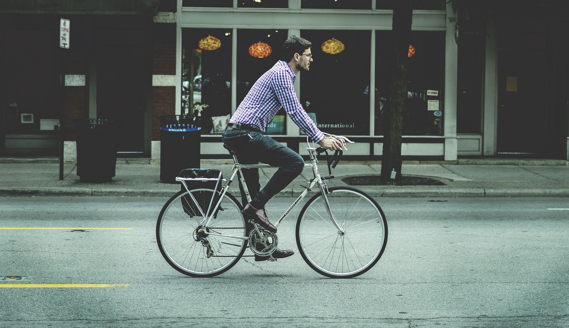 cyclist commuting